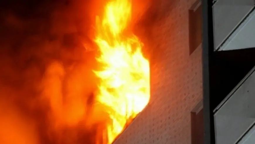 Përfshihet nga zjarri një pallat në Tiranë, flakë nisën nga kuzhina e apartamentit