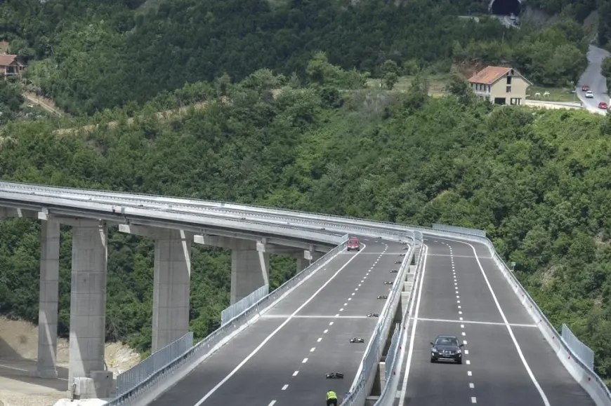 Hapet tenderi ndërkombëtar për autostradën Shkup-Prishtinë