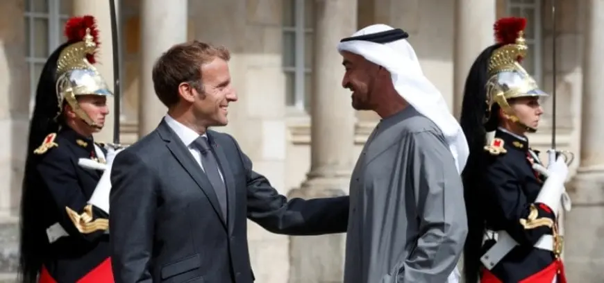 Teksa liderët botërorë bëjnë nderime, Presidenti i ri i Emirateve të Bashkuara Arabe takohet me Macron