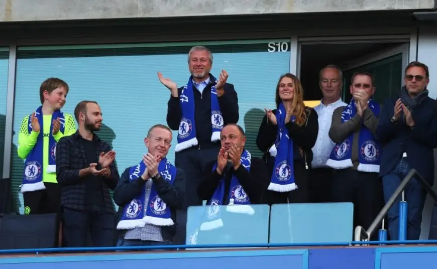 Abramovich pezullohet si drejtor i Chelseat