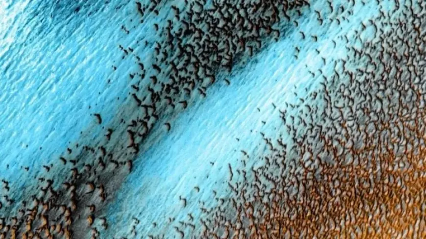 “Planeti i kuq”, por me duna blu, NASA zbulon imazhet spektakolare nga Marsi